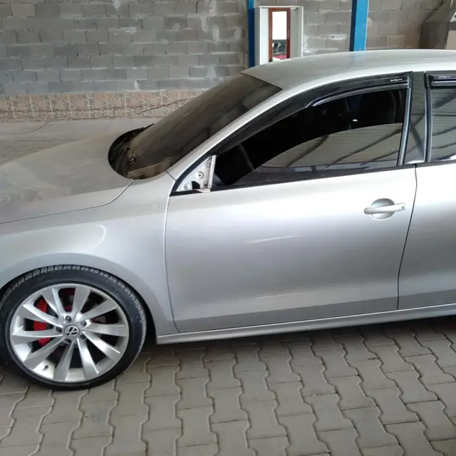 Volkswagen Jetta boyasız göçük düzeltme sonrası — Ayaz Boyasız Onarım Hatay
